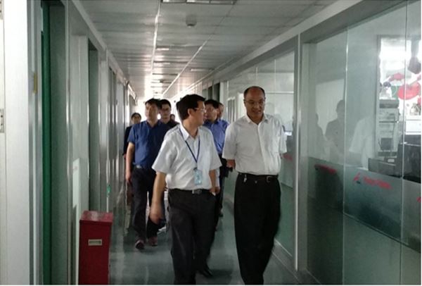 热烈欢迎省台办副主任王鲁宁莅临LY体育·(国际)官方网站-lysport药业参观指导